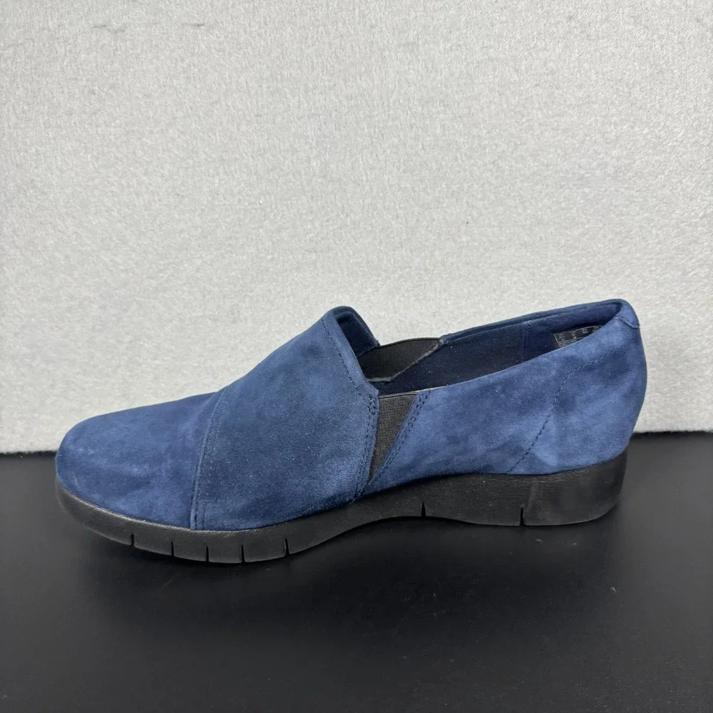 Clarks Artisan Daelyn Monarch Blue Suede Loafers Womens 9M 26130731 Comfort Shoe
